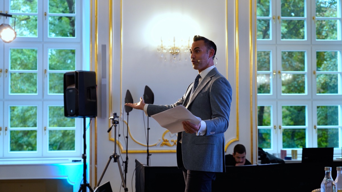 CEO Forum — Presenting