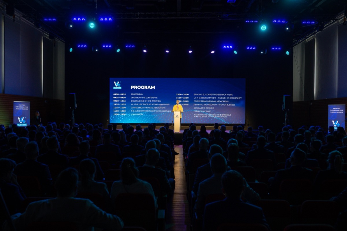 V4 Business Conference — Wide